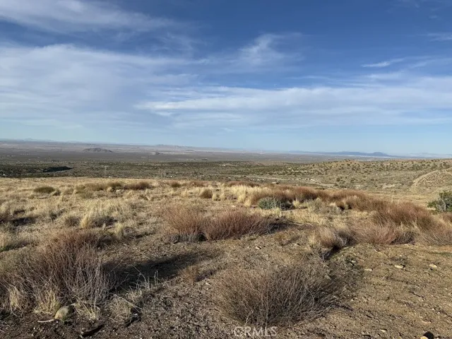0 200, Llano, California 93544