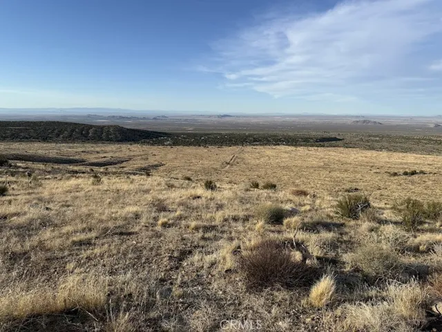 0 200, Llano, California 93544