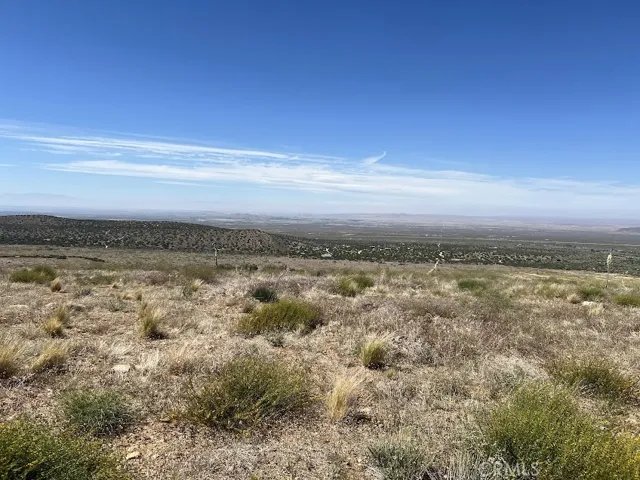 0 200, Llano, California 93544
