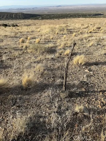 0 200, Llano, California 93544