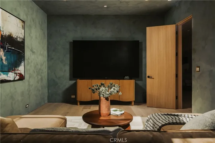 4926 Nagle Avenue, Sherman Oaks, California 91423
