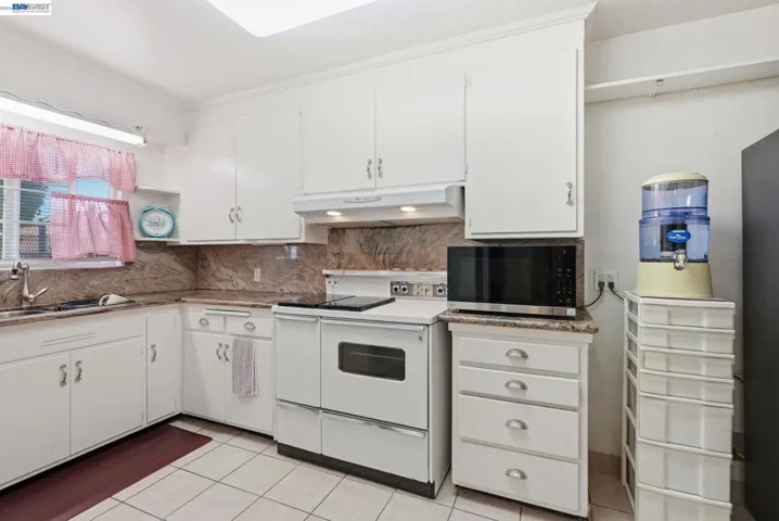 9034 Birch St, Oakland, California 94603