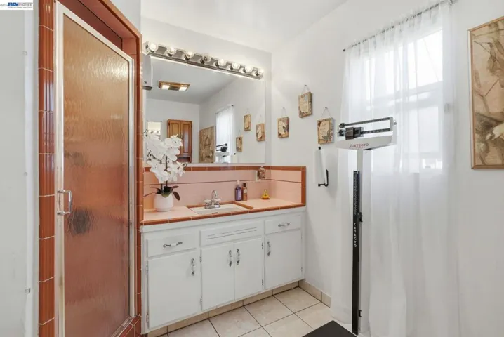 9034 Birch St, Oakland, California 94603