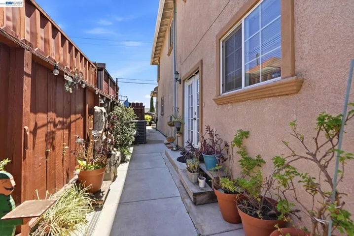 9034 Birch St, Oakland, California 94603