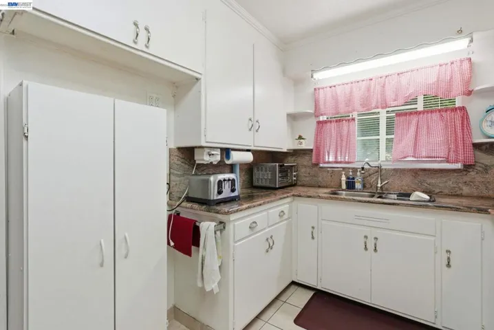 9034 Birch St, Oakland, California 94603