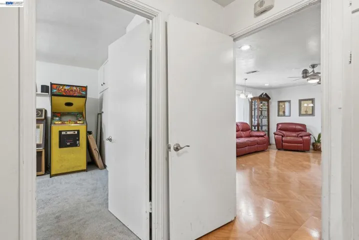 9034 Birch St, Oakland, California 94603