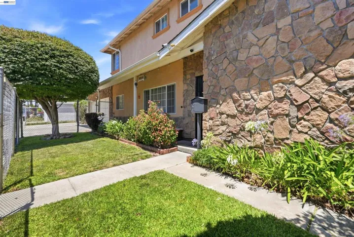 9034 Birch St, Oakland, California 94603