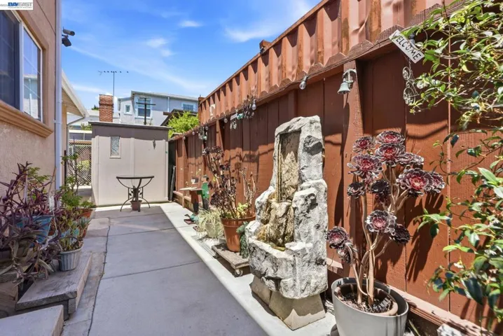 9034 Birch St, Oakland, California 94603