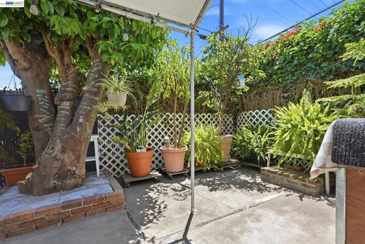 9034 Birch St, Oakland, California 94603