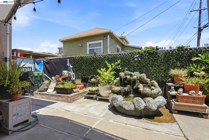 9034 Birch St, Oakland, California 94603