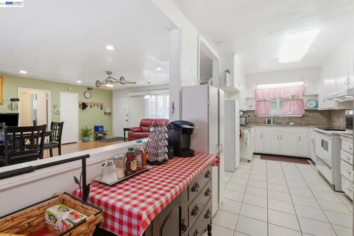 9034 Birch St, Oakland, California 94603