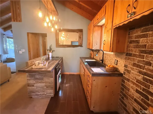 Wood Grain Ceramic Tile Flooring