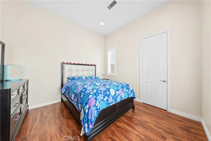 Downstairs en-suite