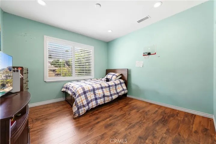 Upstairs guest bedroom 2
