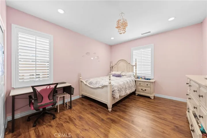 Upstairs guest bedroom 1