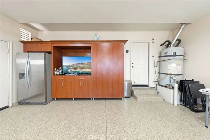 Epoxy flooring + built in shelves inside the garage