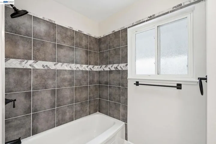 92 Welle Rd, Crockett, California 94525