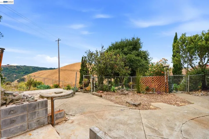 92 Welle Rd, Crockett, California 94525