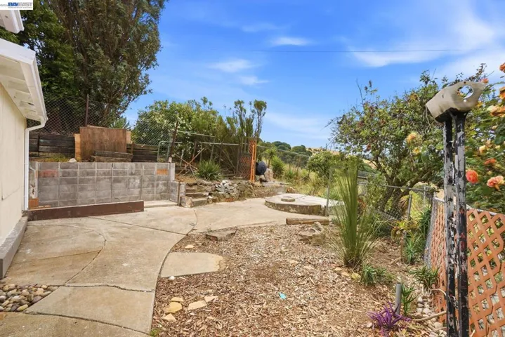 92 Welle Rd, Crockett, California 94525