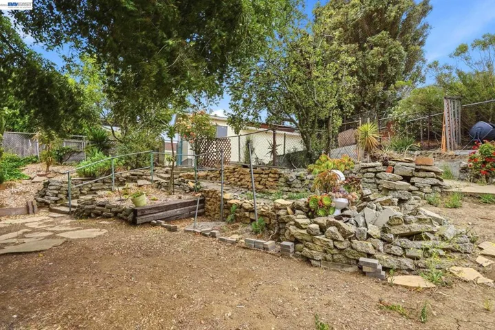 92 Welle Rd, Crockett, California 94525