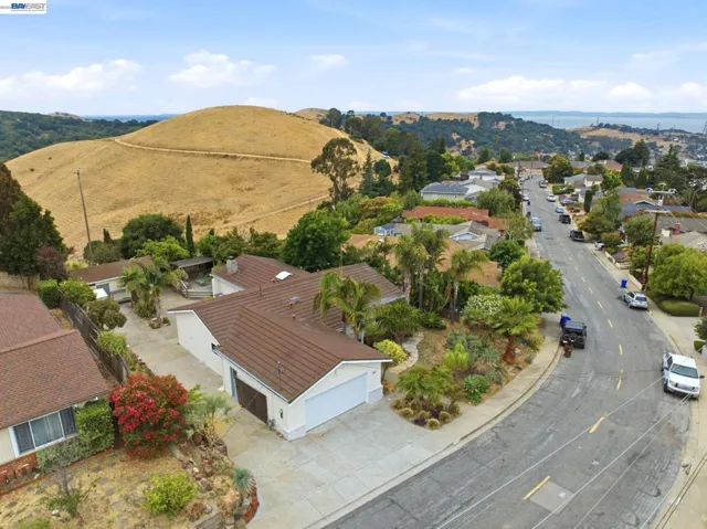 92 Welle Rd, Crockett, California 94525