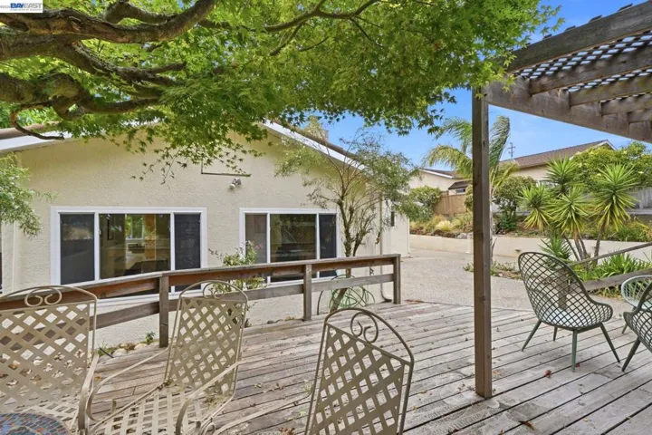 92 Welle Rd, Crockett, California 94525