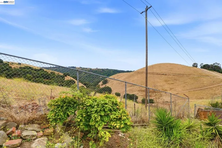 92 Welle Rd, Crockett, California 94525