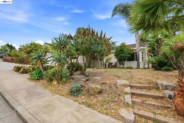 92 Welle Rd, Crockett, California 94525