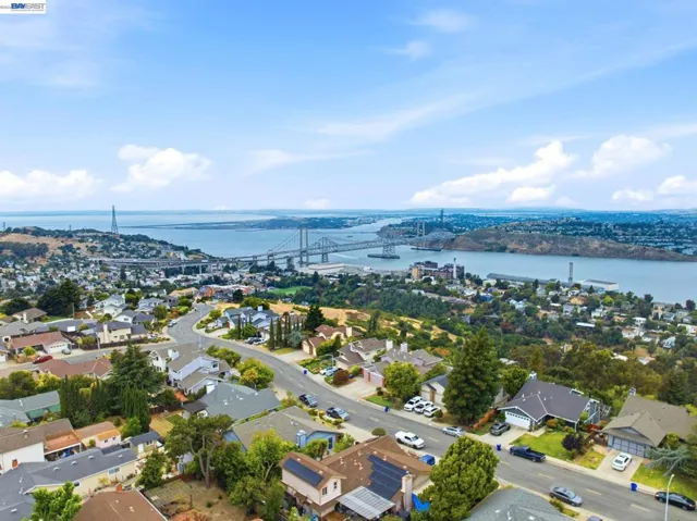 92 Welle Rd, Crockett, California 94525
