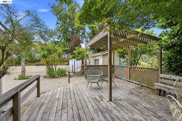 92 Welle Rd, Crockett, California 94525