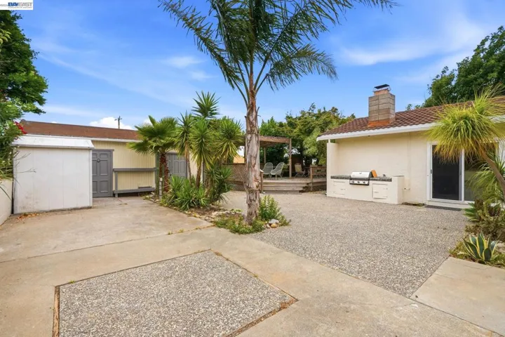 92 Welle Rd, Crockett, California 94525