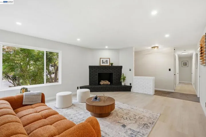 92 Welle Rd, Crockett, California 94525