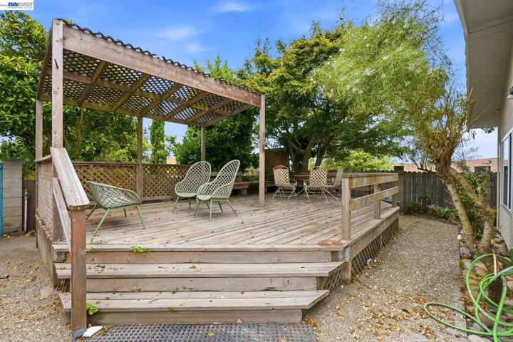 92 Welle Rd, Crockett, California 94525
