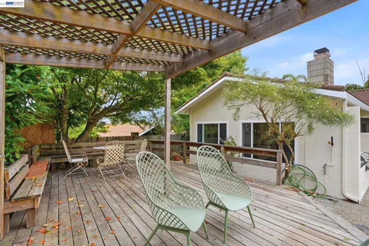 92 Welle Rd, Crockett, California 94525