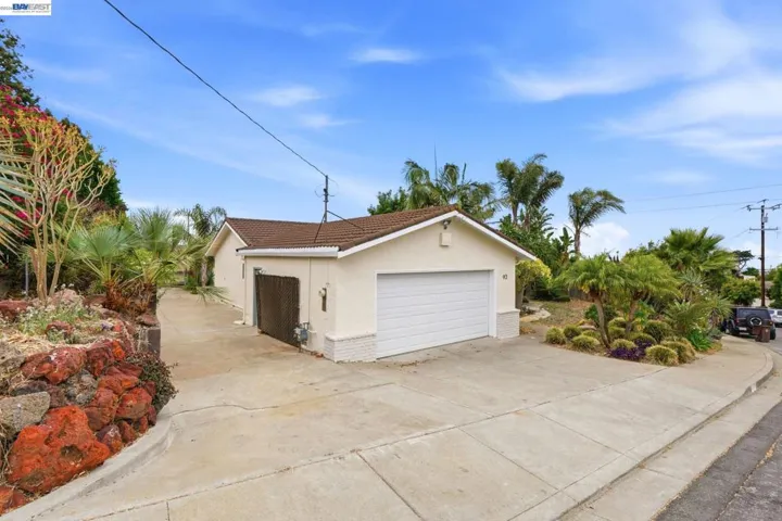 92 Welle Rd, Crockett, California 94525