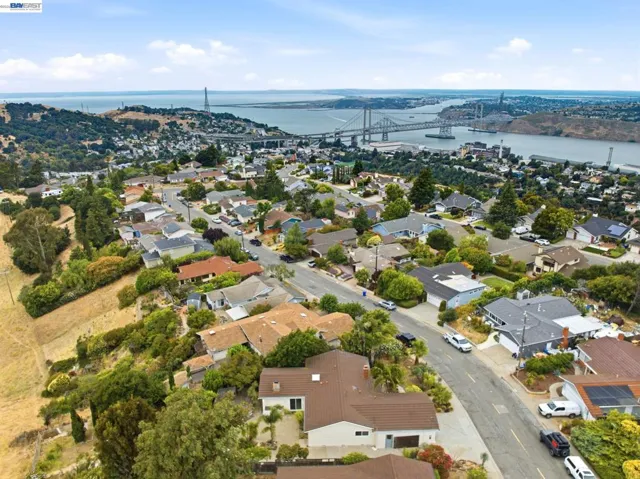 92 Welle Rd, Crockett, California 94525