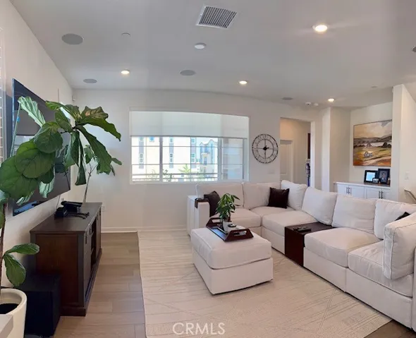 5956 Altyn Drive, Eastvale, California 92880