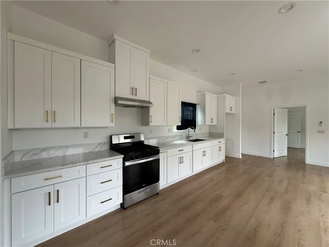 1231 Oak Street, Santa Ana, California 92707