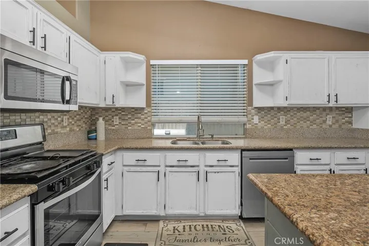 2916 Hampton, Hemet, California 92545