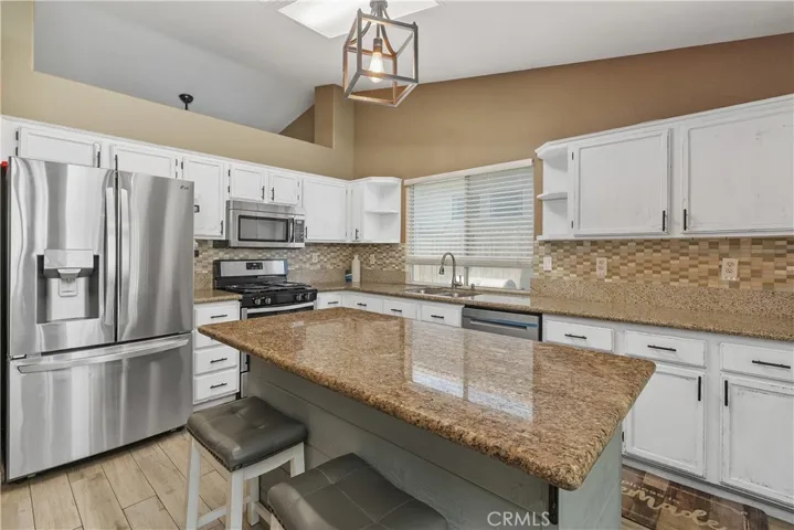 2916 Hampton, Hemet, California 92545