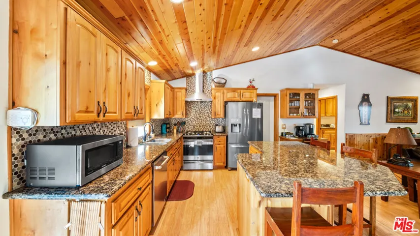 416 Mountainaire Lane, Big Bear, California 92315