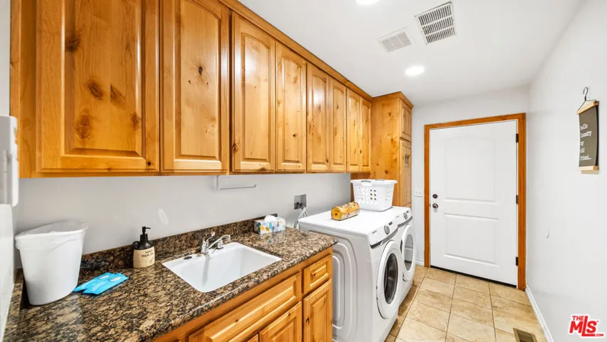 416 Mountainaire Lane, Big Bear, California 92315
