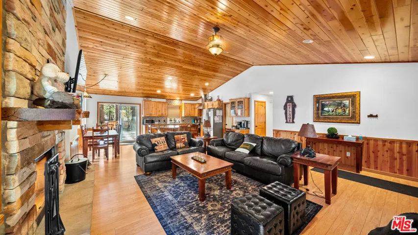 416 Mountainaire Lane, Big Bear, California 92315