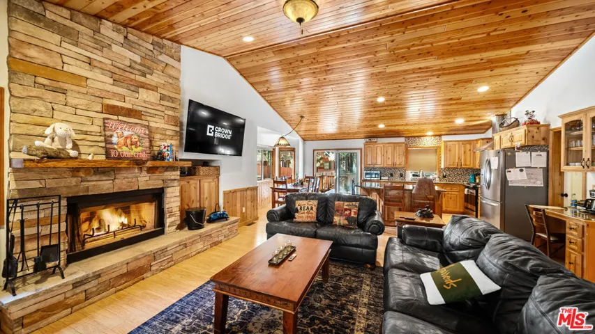 416 Mountainaire Lane, Big Bear, California 92315