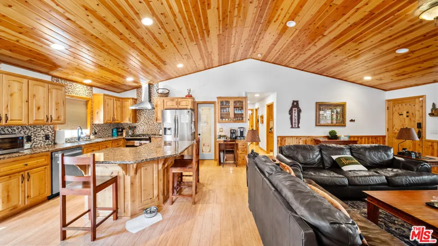416 Mountainaire Lane, Big Bear, California 92315
