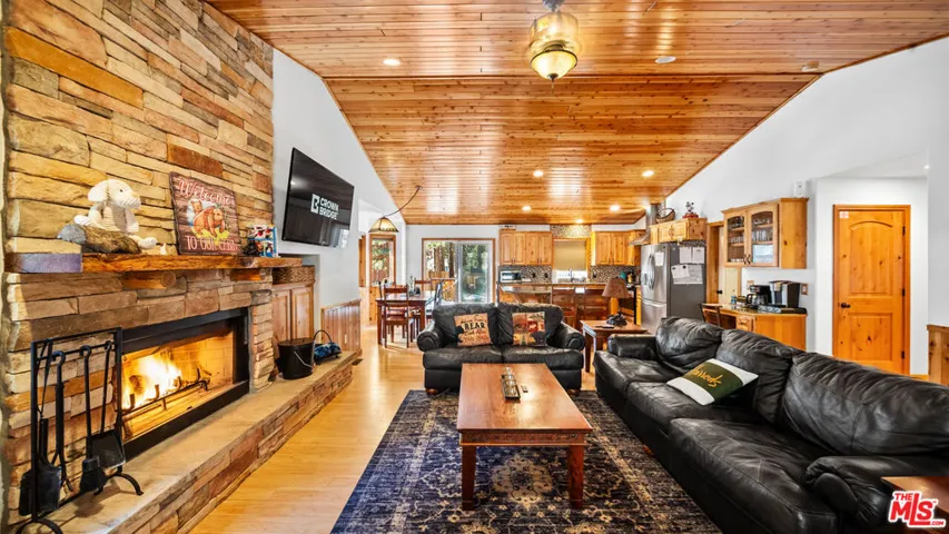 416 Mountainaire Lane, Big Bear, California 92315