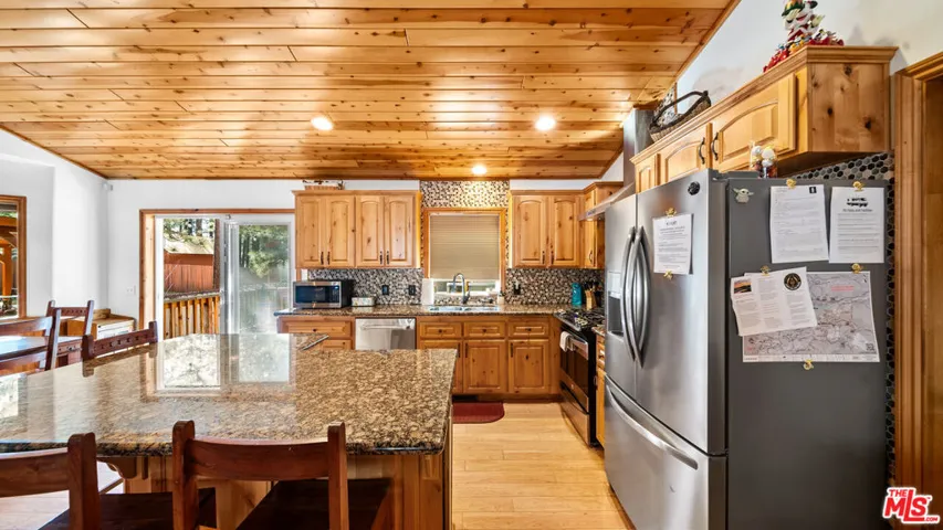416 Mountainaire Lane, Big Bear, California 92315