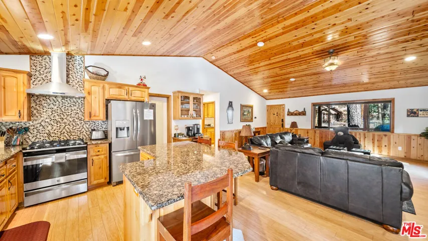 416 Mountainaire Lane, Big Bear, California 92315