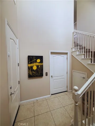 Entry - Image digitally enhanced with AI to remove the seller's personal items for privacy.