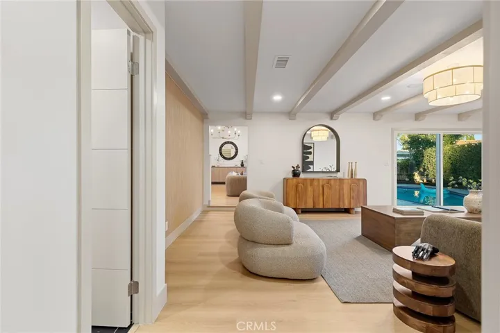 Spacious family room
